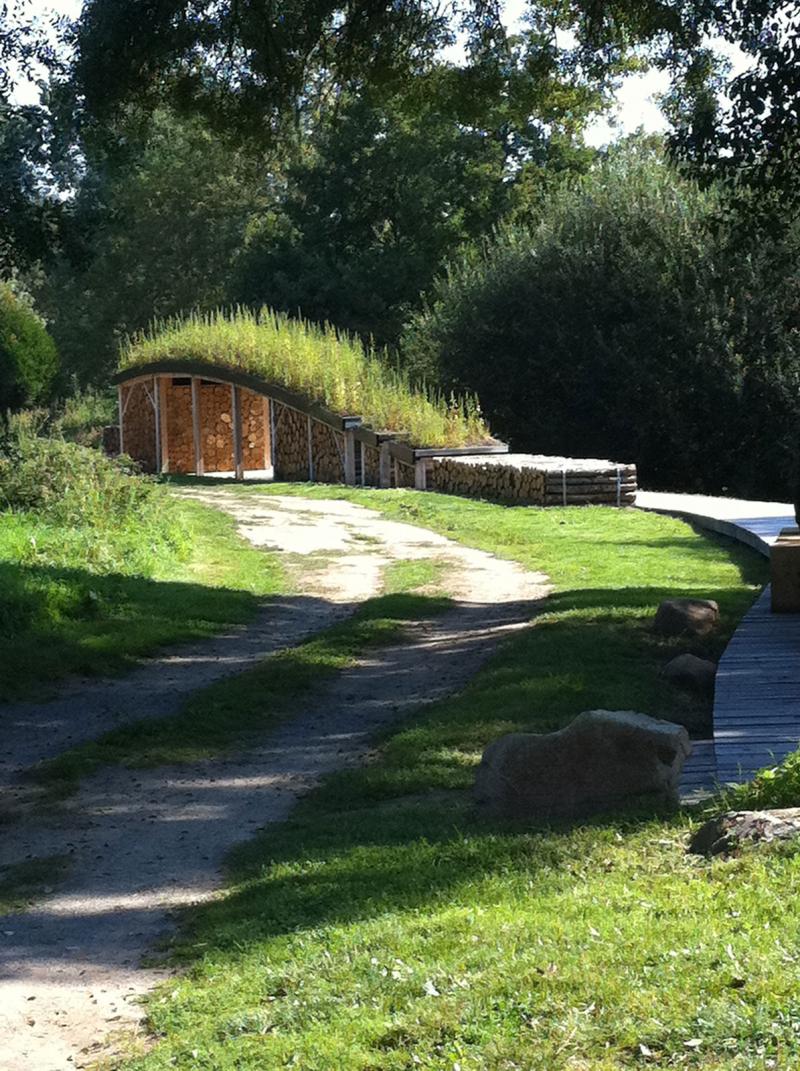 A functional and artistic structure that blends into nature